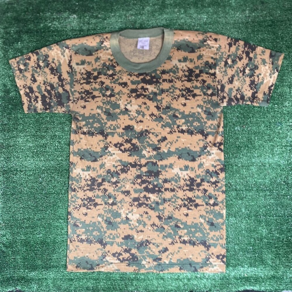 Vintage Y2K MARPAT Digital Woodland Camo T-Shirt M Single Stitch Outdoor USMC